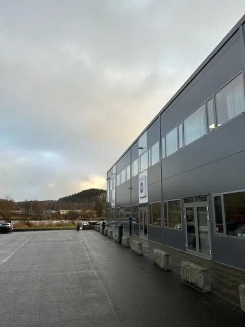 Lokal med lager och kontor i bra läge nära E6!